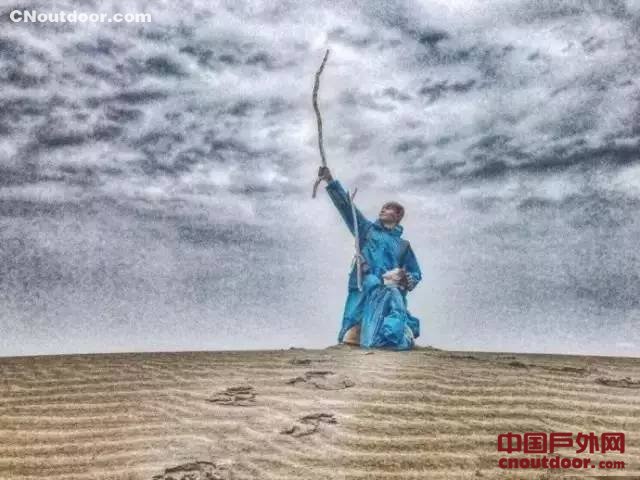 乐嘉带4岁女儿穿越沙漠，4天走了76公里，是教育还是折磨？