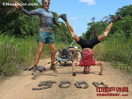英夫妇跑步上万公里穿越南美洲 称生活真实自然