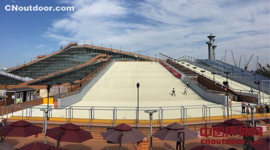 北京首个全民健身滑雪培训基地挂牌