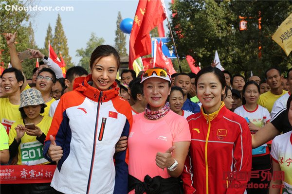 中国户外奥斯卡盛典与万人徒步大会同时举行