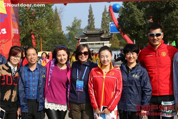 中国户外奥斯卡盛典与万人徒步大会同时举行
