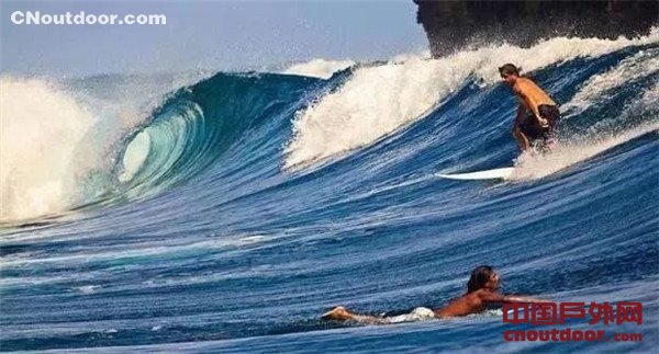 这个人少景美的菲律宾小岛，冲浪媲美夏威夷