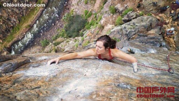 美国姑娘天生一只手 靠绝技夺攀岩冠军
