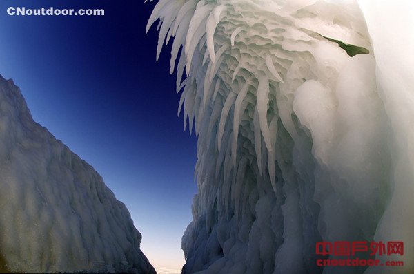 雪域冰境！贝加尔湖奥尔洪岛冰穴美景