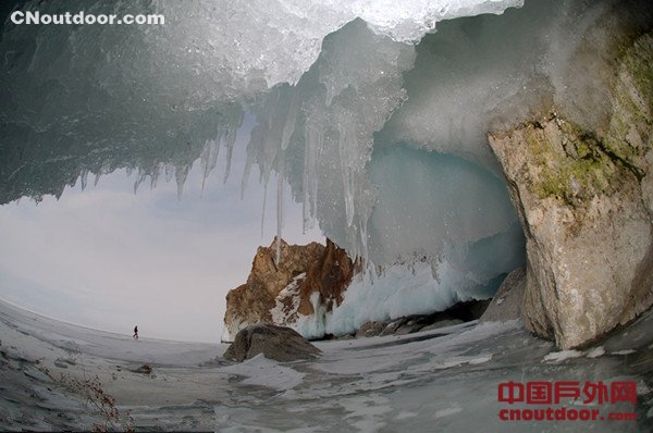雪域冰境！贝加尔湖奥尔洪岛冰穴美景