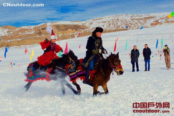 新疆“冰雪季”推出 多条户外优惠线路
