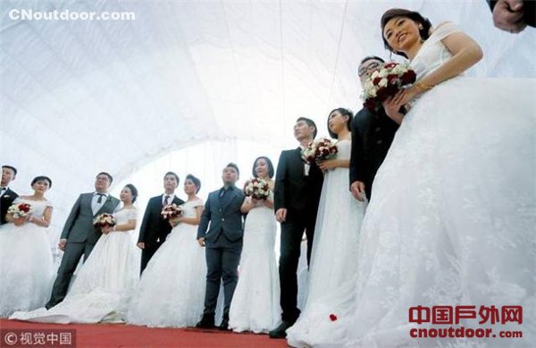 50对中国新人集体婚礼助力斯里兰卡婚庆旅游