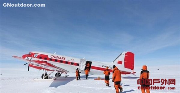 中国商用飞机首次降落南极 组团南极旅行时代到来