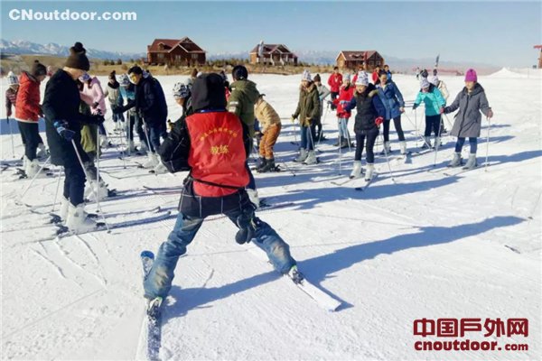 甘肃张掖市大众滑雪爱好者培训班开班