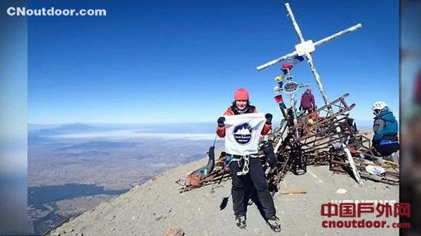 49岁母亲成功征服七大洲最高峰 曾两次挑战珠峰