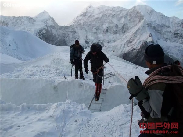 尼泊尔 | 禁止双重截肢者登山的新规定遭质疑