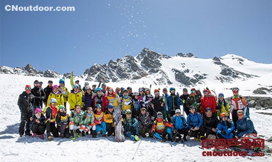 青海岗什卡首届高海拔世界滑雪登山大师赛举行
