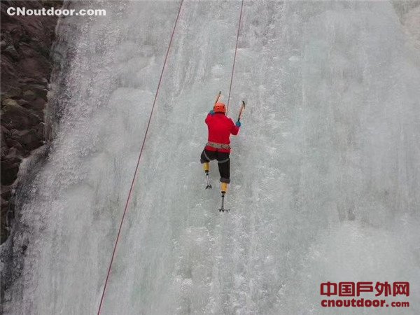 著名无腿登山家夏伯渝与电小二一起征服海拔6178玉珠峰