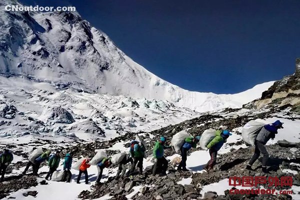 环境部：西藏珠峰保护区清理多年来登山人员排泄物约2.2吨