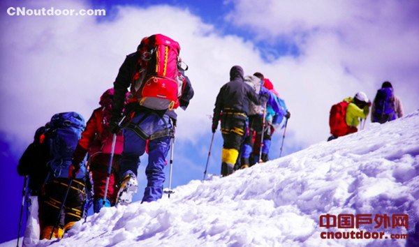 西藏登山大会洛堆峰高海拔登山探险组54人成功登顶