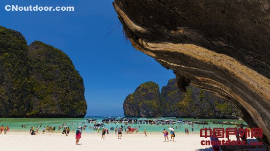 泰国拟向中国游客实行免签政策 以恢复旅游市场