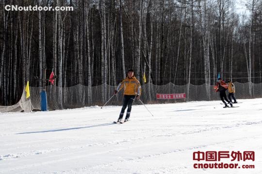 黑龙江漠河北极滑雪场开启中国今冬室外首滑
