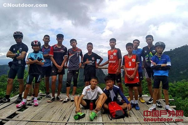 泰国足球少年被救后风光无限