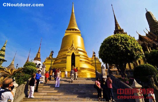 泰国旅游局长：拟近期对中国游客等实行免落地签证费措施