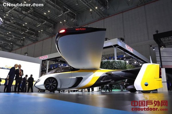 最科幻展品——“会飞的汽车”AeroMobil亮相首届进博会
