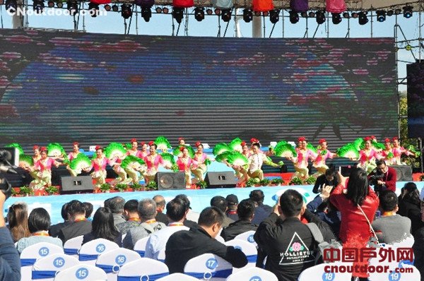 新疆展团亮相第五届中国汽车（房车）露营大会