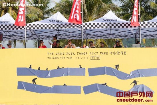 国际长板冲浪邀请赛在海南万宁日月湾开赛