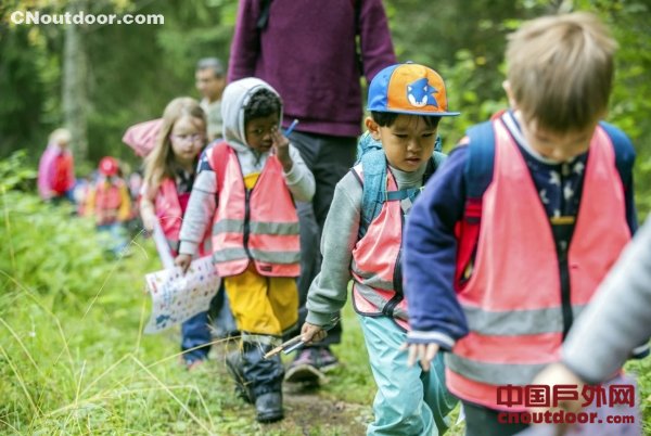 挪威学龄前儿童普遍进行徒步等户外生活