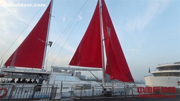 著名航海探险家翟墨艺术展昨日在沪开幕